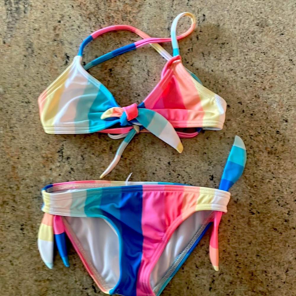 Billabong Me and You Hanky Tie Girls Bikini- rainbow stripe. Never worn.